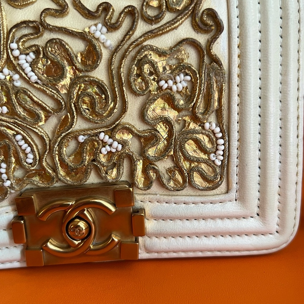 Chanel Versailles Gold and white embroidered mini boy - Picture 14 of 15